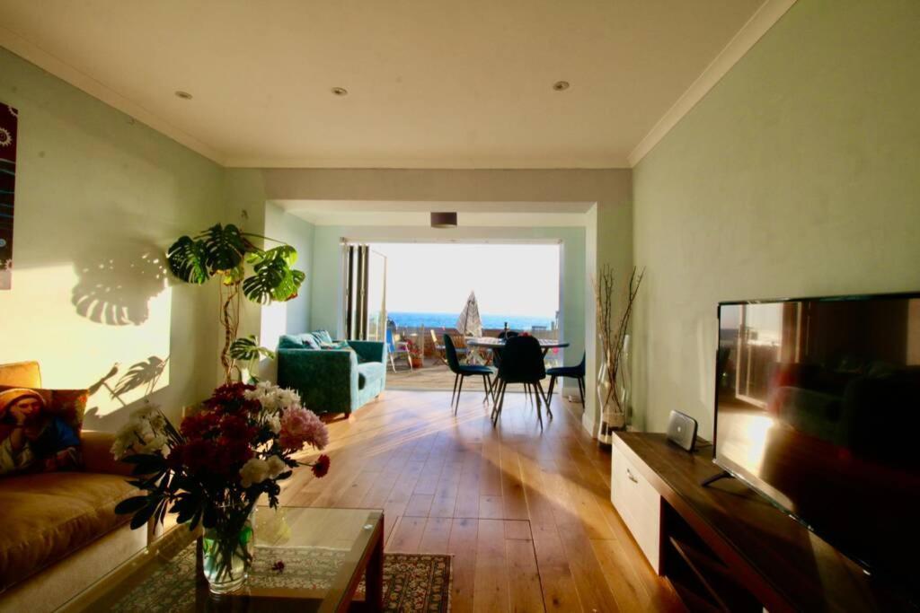 Serenity "Your Calm Seafront Retreat" By Air Premier Seaford Exterior photo